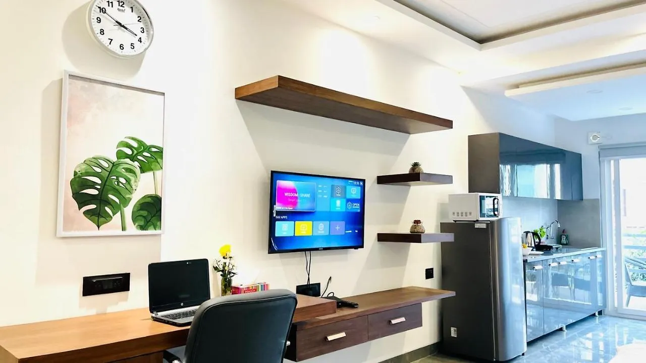 Bluo Studio1 Dlf Cybercity - Balcony, Gym Tt, Lift Gurgaon Hotel